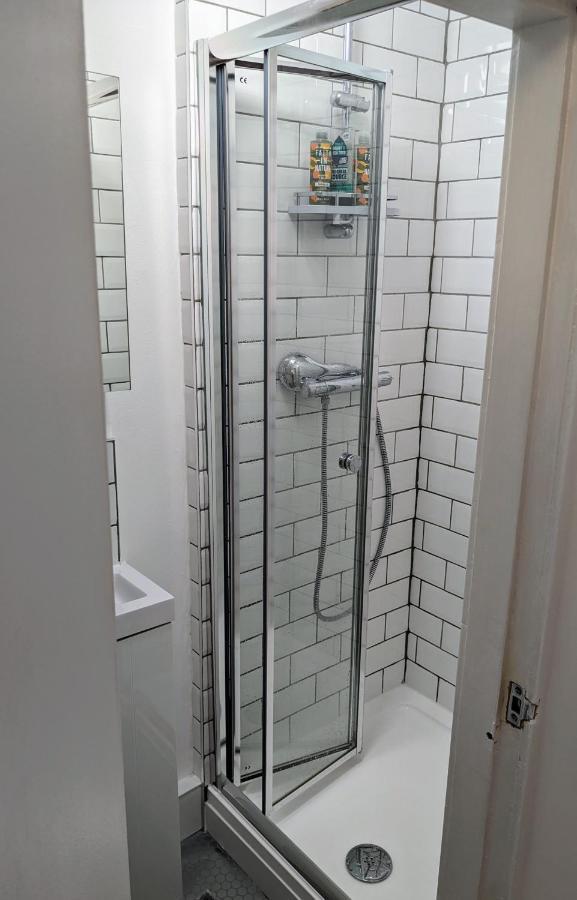 Private Room With Terrace And Free Parking EDI Exterior foto
